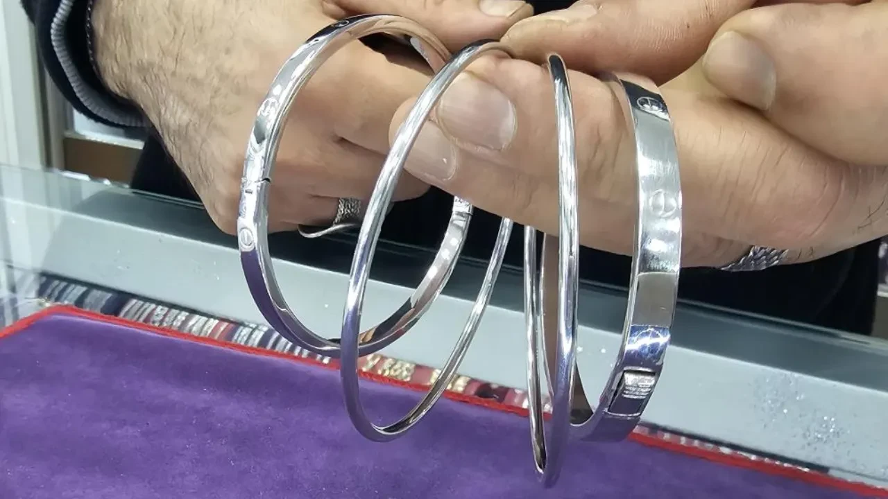 Düğülenlerin vazgeçilmezi altın bilezik yerini gümüş bileziğe bırakıyor