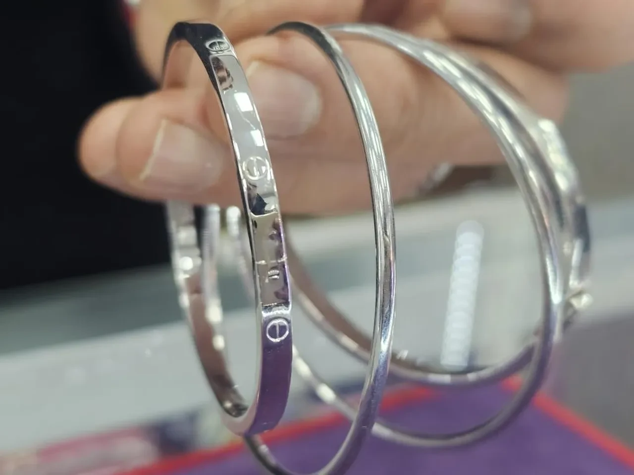 Düğünlerin vazgeçilmezi altın bilezik yerini gümüş bileziğe bırakıyor