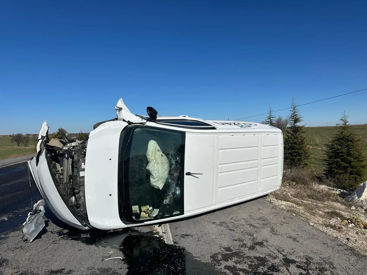 Feci kazada traktör ikiye bölündü