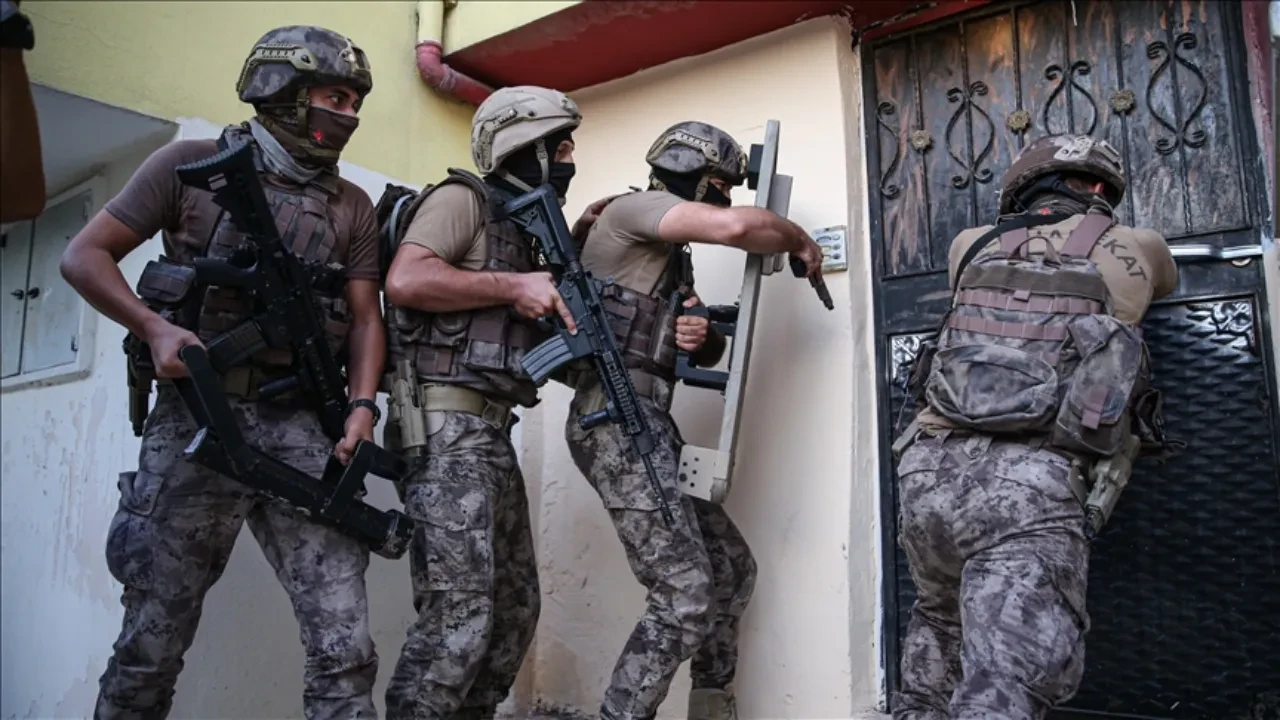 İş adamı tefecilerin eline düştü! Elinde avucunda ne varsa aldılar: 15 araç, 3 daire daha neler neler 