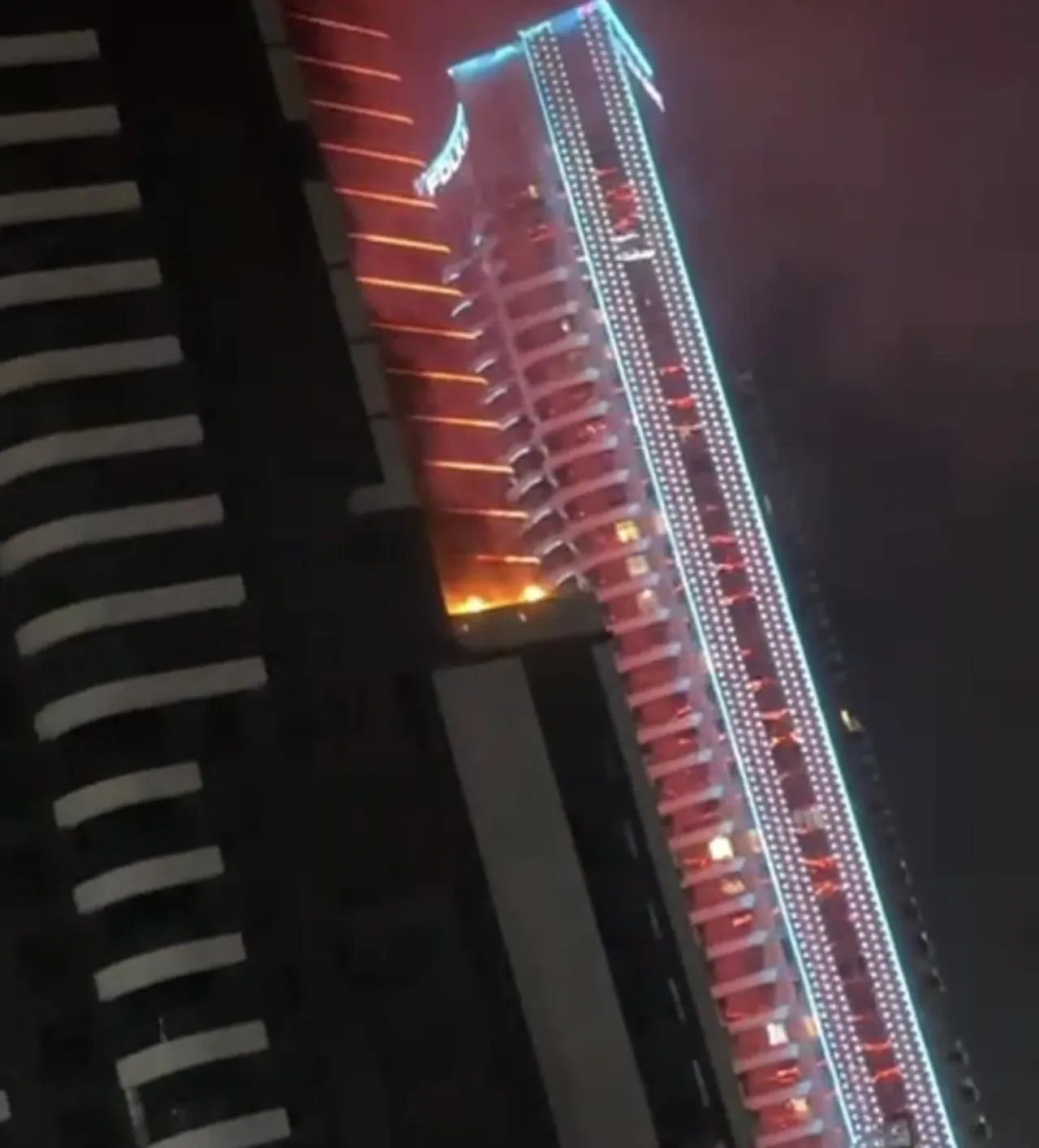 İzmir'de lüks site alevlere teslim oldu! İtfaiye facianın eşiğinden döndürdü