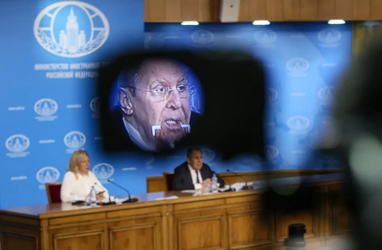 Lavrov'dan 'Trump bunu çok iyi biliyor' tepkisi: Rusya ve Çin'in Grönland'ı ele geçirme planı yok