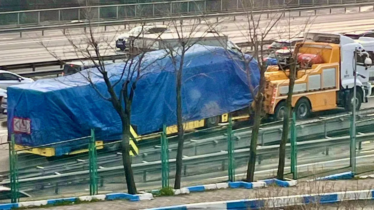 AK Parti'den yeni paylaşım: Ne kadar branda kullanırsanız kullanın, gizleyemezsiniz!