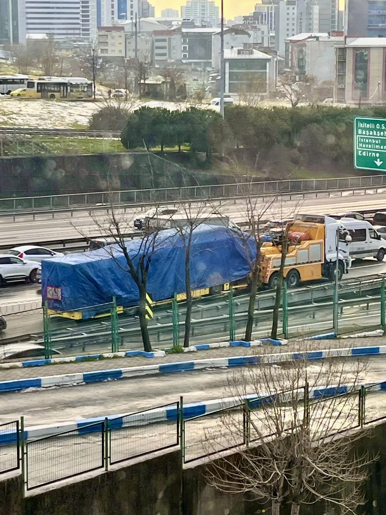 AK Parti'den yeni paylaşım: Ne kadar branda kullanırsanız kullanın, gizleyemezsiniz!