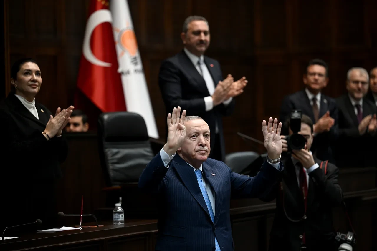 Cumhurbaşkanı Erdoğan'dan bayrak provokasyonuna sert tepki! 'Hesabını soracağız'