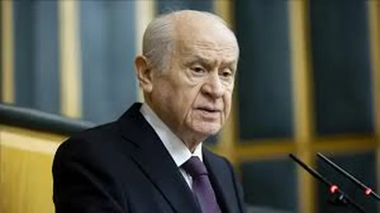 Devlet Bahçeli'den çirkin bayrak provokasyonuna sert sözler: Sorumlusu DEM Parti'dir!