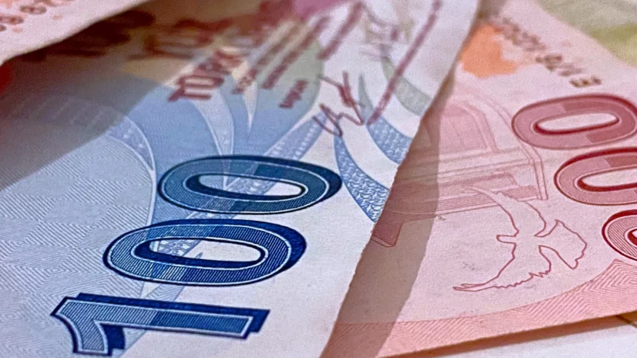 Emekliye seyyanen zam ve ikramiye sürprizi! İsa Karakaş'tan canlı yayında kulis bombası