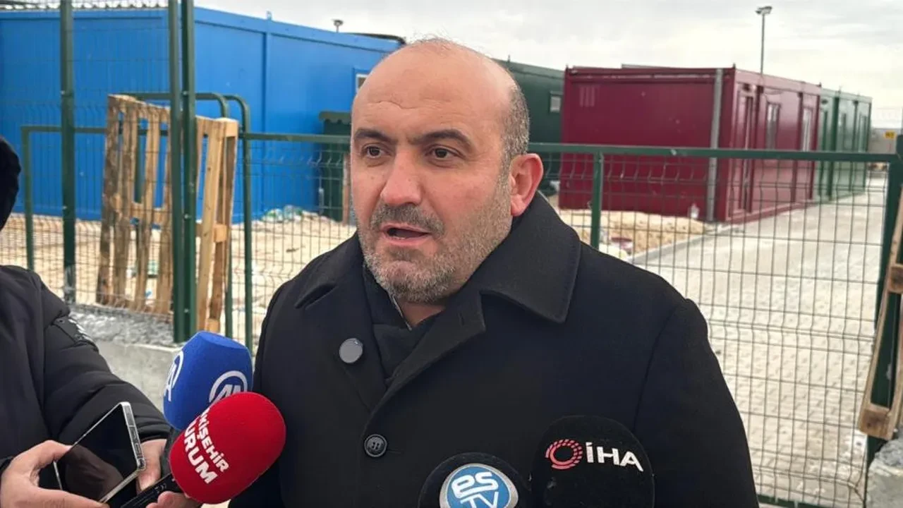 Eskişehir'de kan donduran görüntüler: Aç kalan köpekler birbirini parçaladı! Belediyeye hayvanseverlerden sert tepki