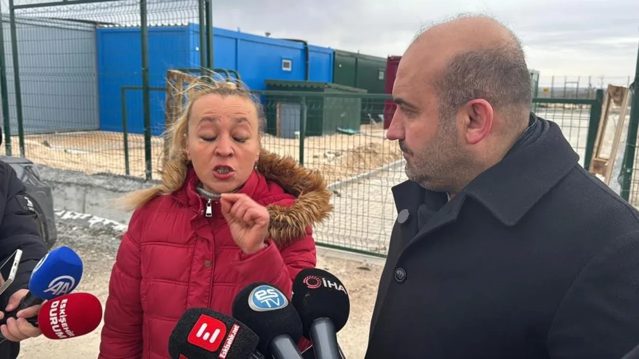 Eskişehir'de kan donduran görüntüler: Aç kalan köpekler birbirini parçaladı! Belediyeye hayvanseverlerden sert tepki