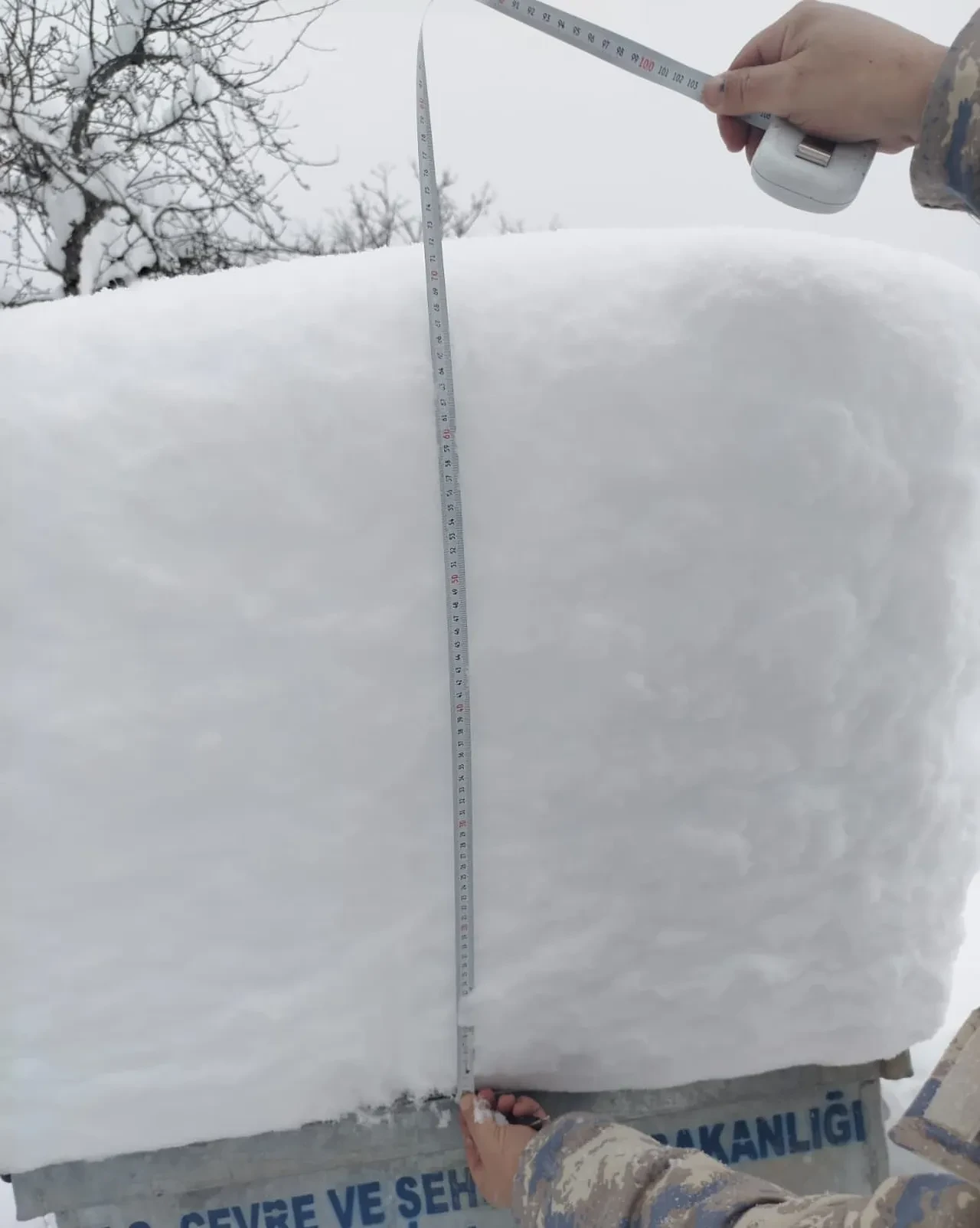Evleri çökme tehlikesiyle karşı karşıya! Video çekerek yardım istediler