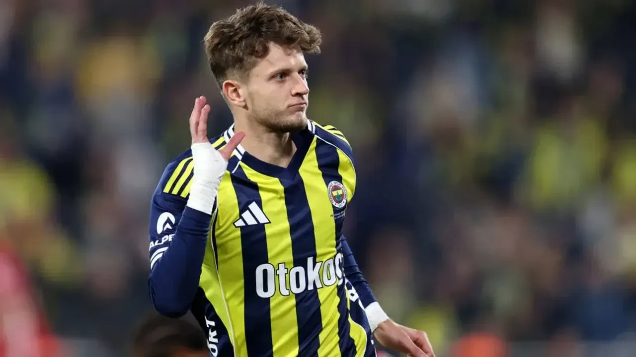 Fenerbahçe'de yaprak dökümü: Yıldız oyuncunun transferini duyurdular!