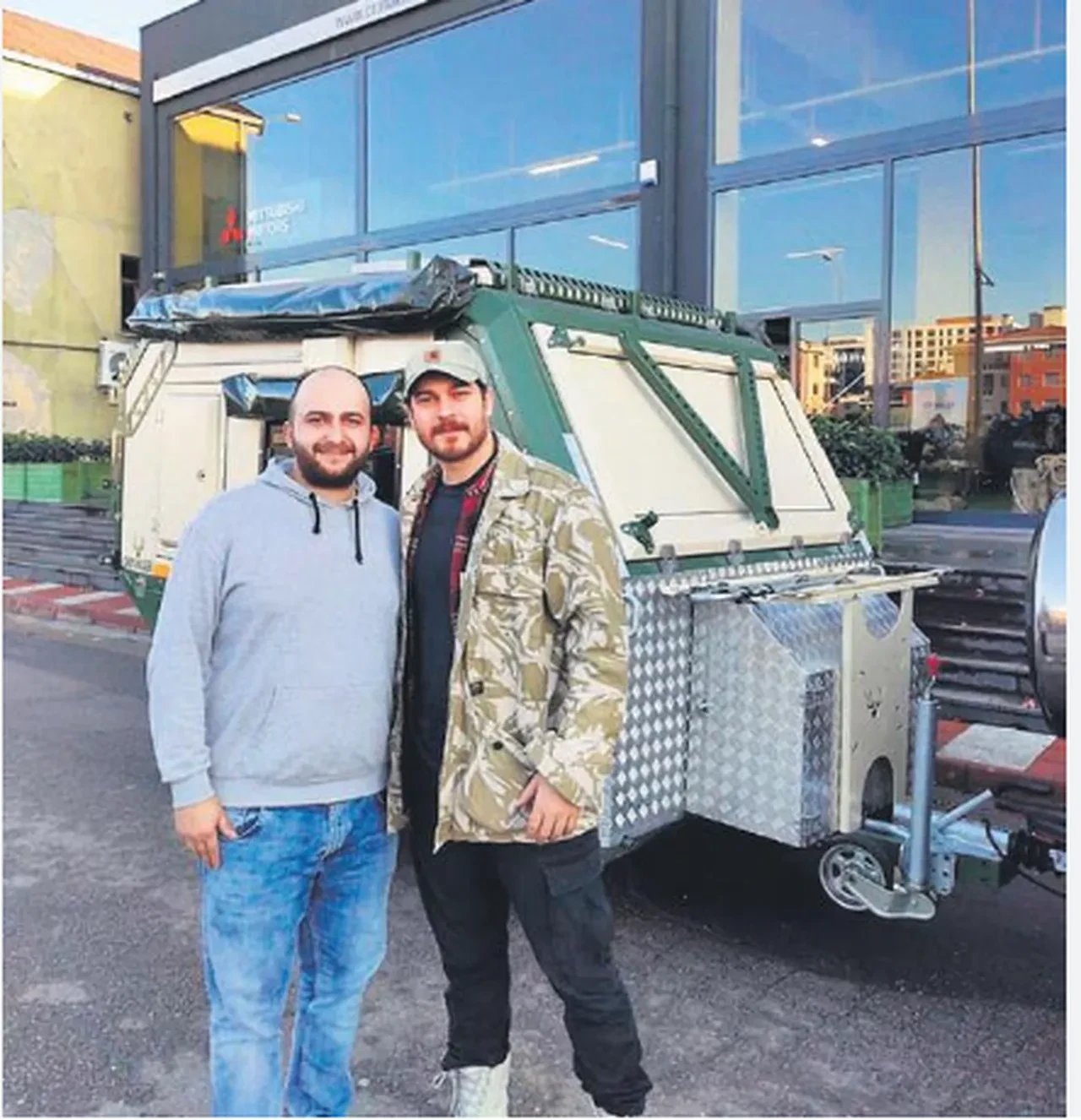 Hobisini yaşam alanına çevirdi! Çağatay Ulusoy'un karavanı ilk kez görüntülendi 