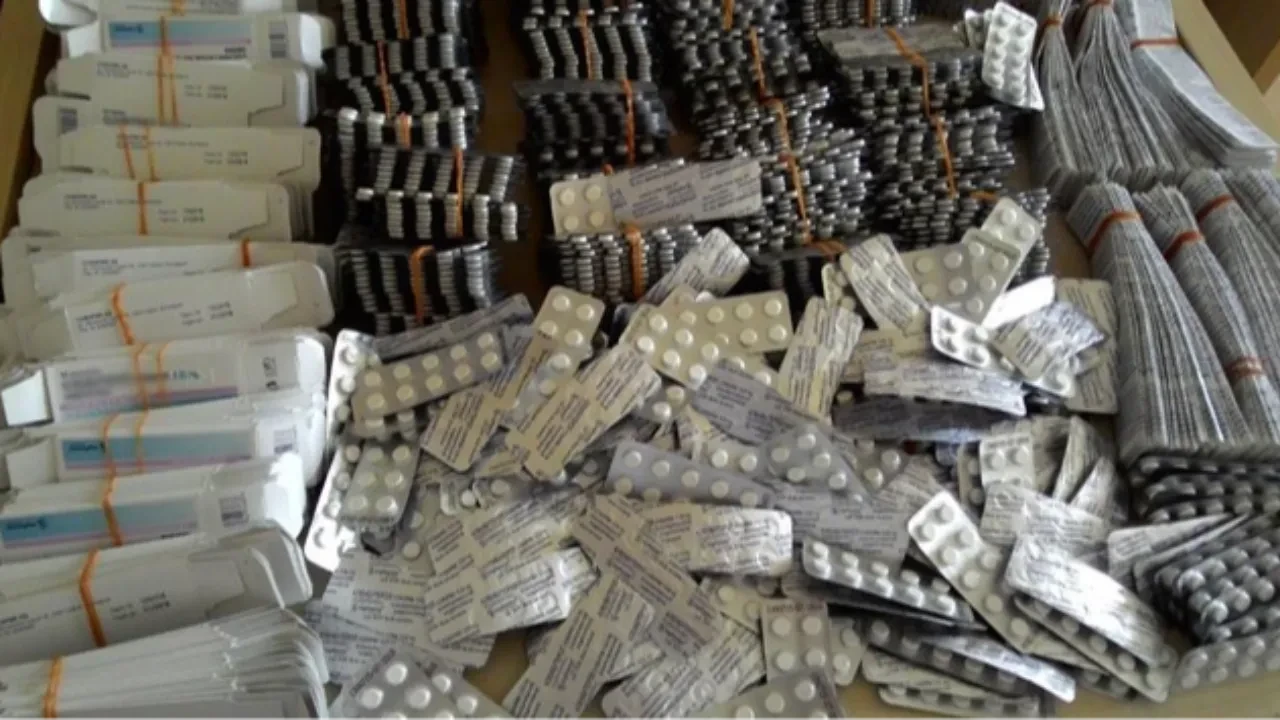 İstanbul 'da kaçak ilaç operasyonu! 235 bin 328 adet ilaç ele geçirildi 