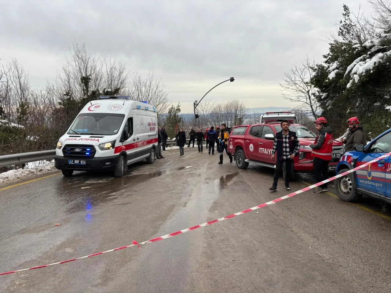 Kocaeli’de katliam gibi kaza! Belediye otobüsü şarampole devrildi: Çok sayıda yaralı var