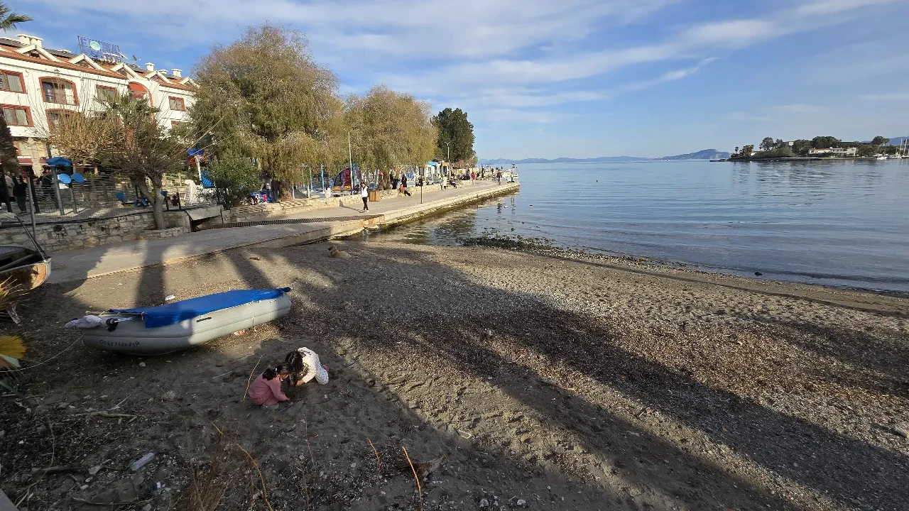 Muğla'da ürküten manzara! Deniz suyu 5 metre çekildi