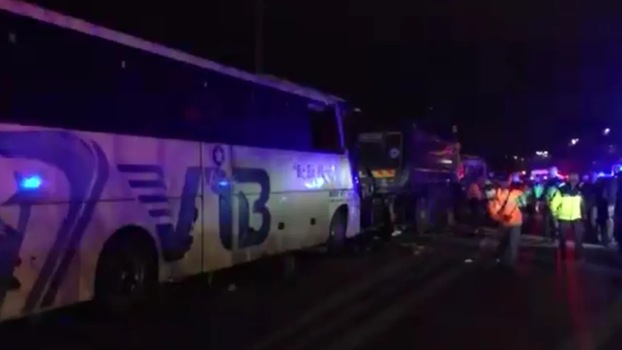 Sakarya'da zincirleme kaza! 1 ölü 19 yaralı var