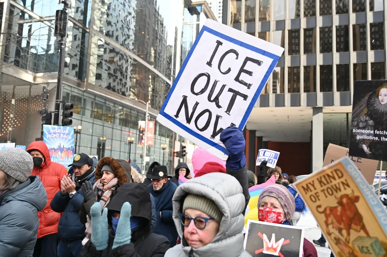 Trump'ın 1. yılında halk protesto için sokağa döküldü! Nasıl zengin olduğu haberi çok ses getirdi