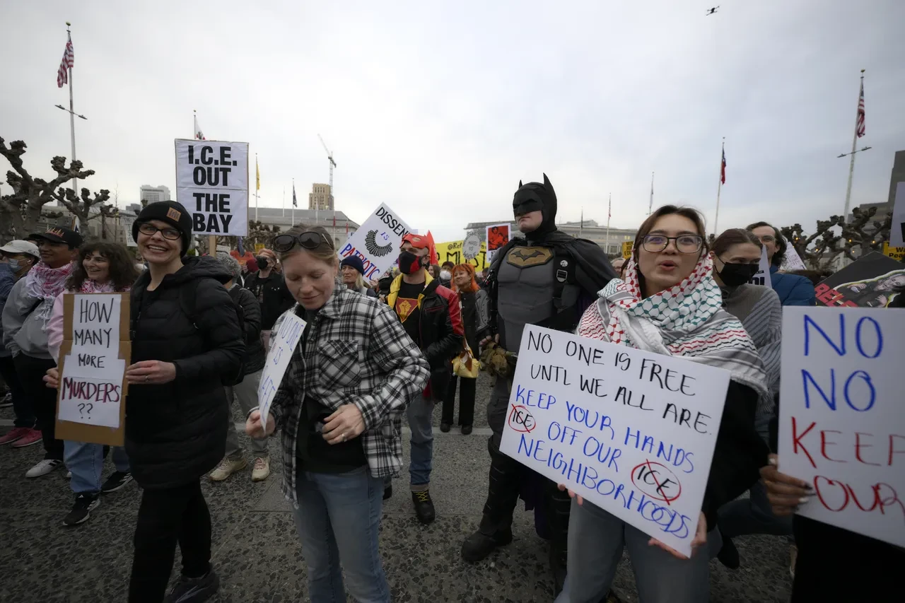 Trump'ın 1. yılında halk protesto için sokağa döküldü! Nasıl zengin olduğu haberi çok ses getirdi