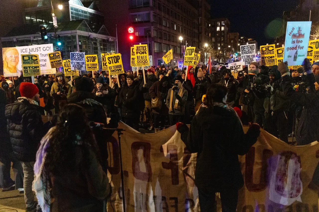 Trump'ın 1. yılında halk protesto için sokağa döküldü! Nasıl zengin olduğu haberi çok ses getirdi