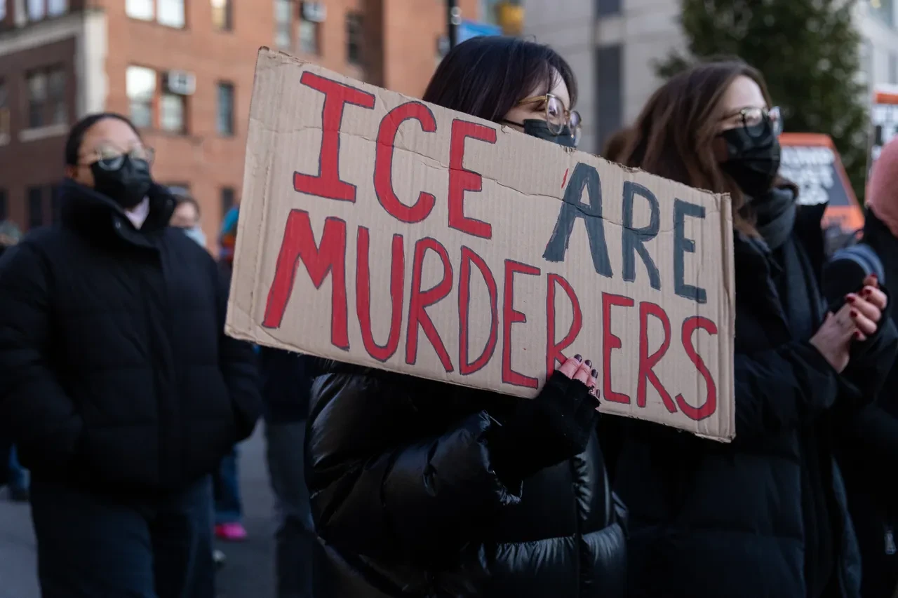 Trump'ın 1. yılında halk protesto için sokağa döküldü! Nasıl zengin olduğu haberi çok ses getirdi