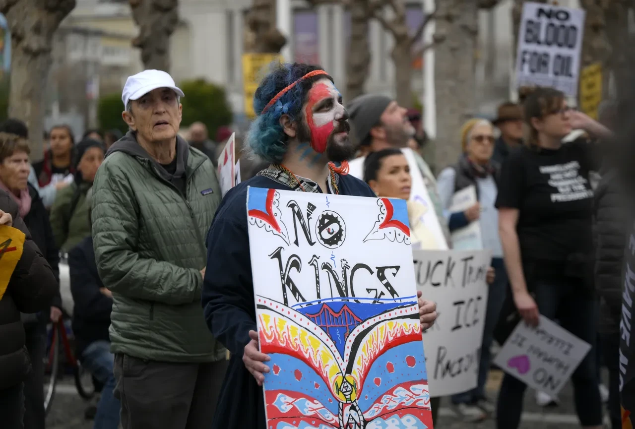 Trump'ın 1. yılında halk protesto için sokağa döküldü! Nasıl zengin olduğu haberi çok ses getirdi