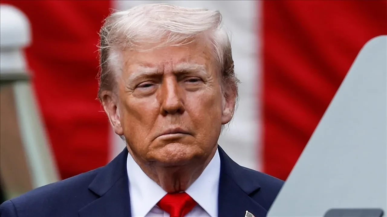 Trump'ın 1. yılında halk protesto için sokağa döküldü! Nasıl zengin olduğu haberi çok ses getirdi