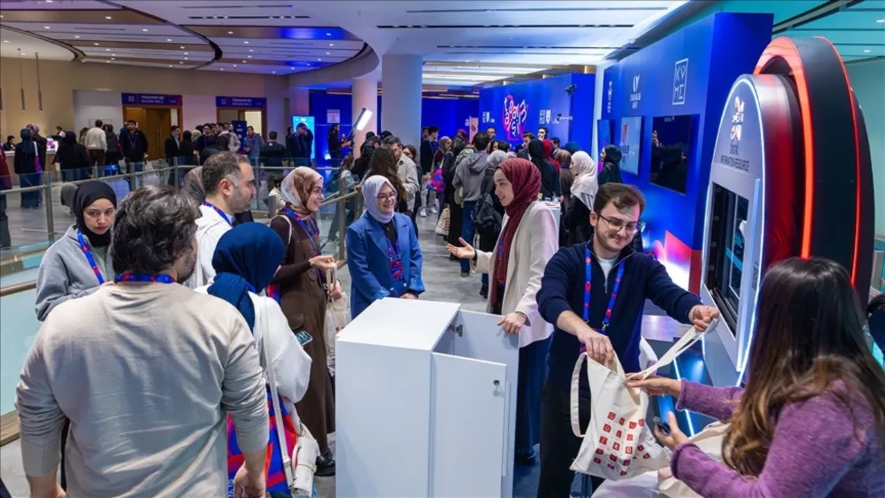 Vikipedi'ye yerli rakip: Selçuk Bayraktar öncülüğünde KÜRE dönemi başladı