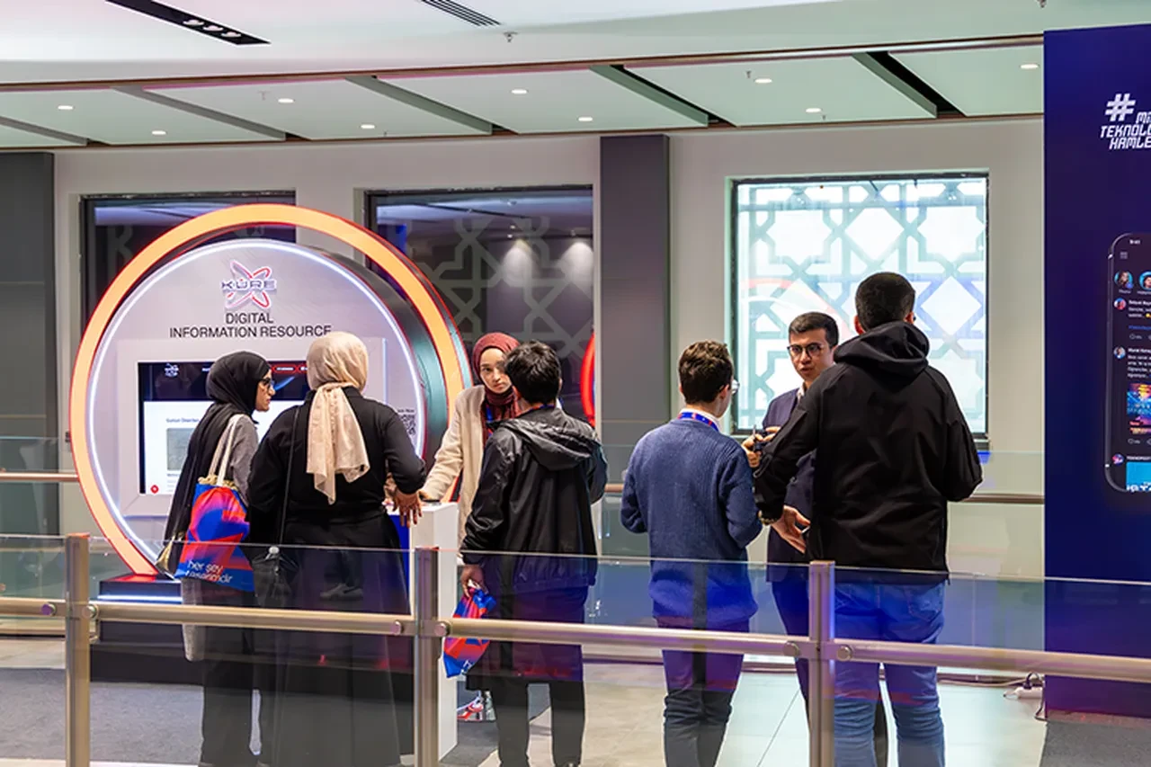 Vikipedi'ye yerli rakip: Selçuk Bayraktar öncülüğünde KÜRE dönemi başladı