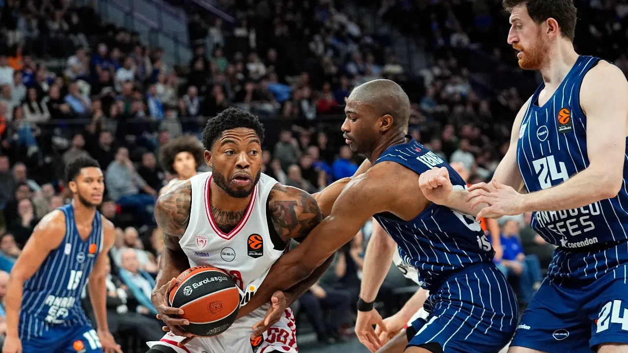 Anadolu Efes Olimpiakos maç skoru! Mağlubiyet serisi 8’e çıktı