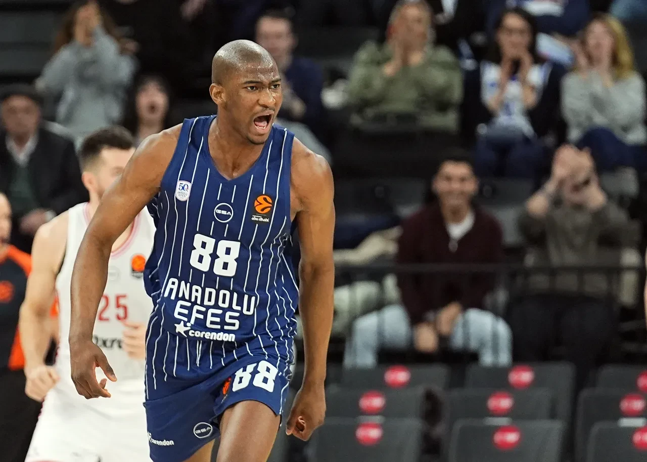 Anadolu Efes Olimpiakos maç skoru! Mağlubiyet serisi 8’e çıktı