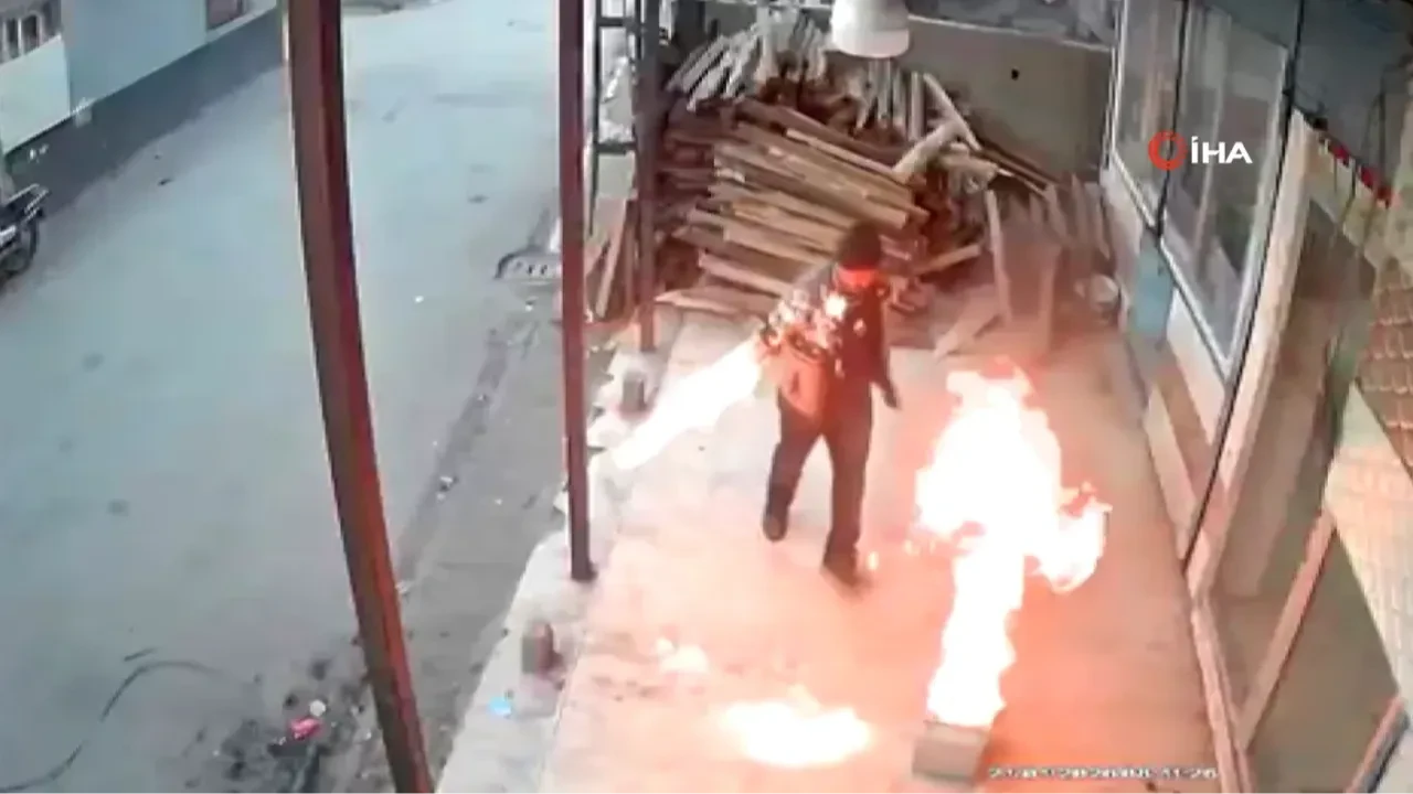 Benzinle ateş yakmak isterken alevler içinde kaldı! O anlar kamerada