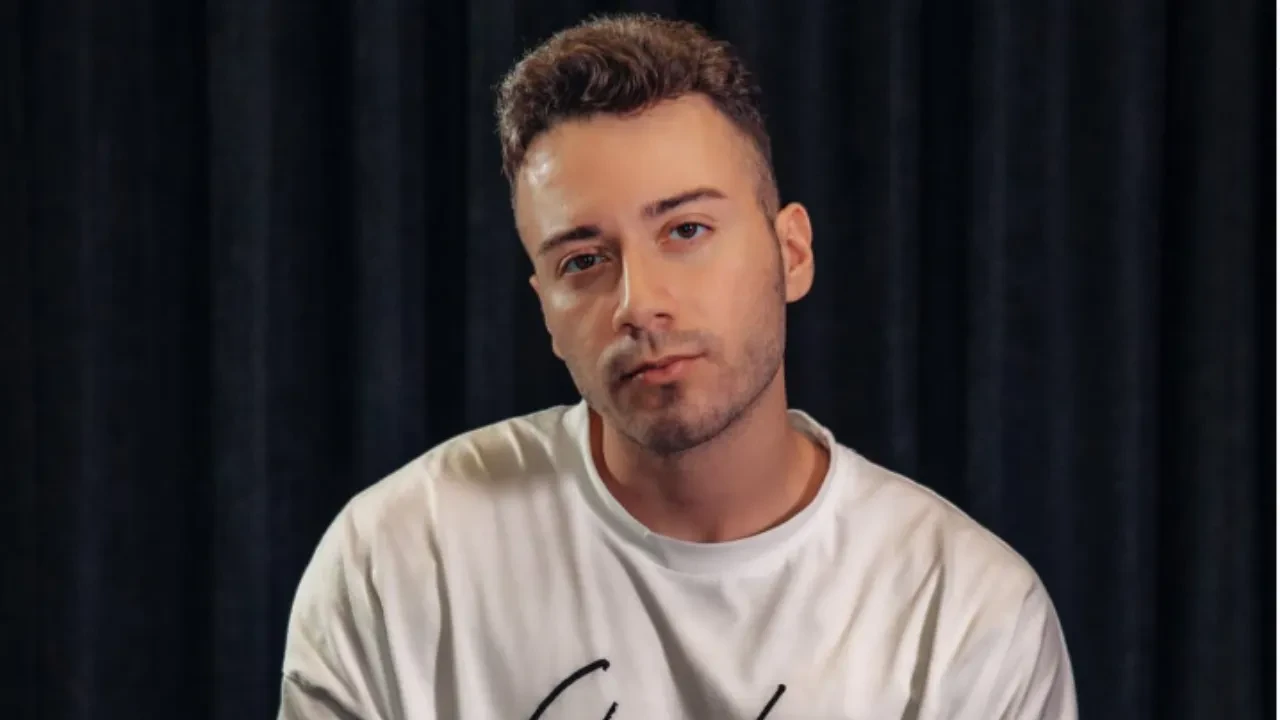 Enes Batur geri döndü! Kanalının yeni ismini açıkladı 