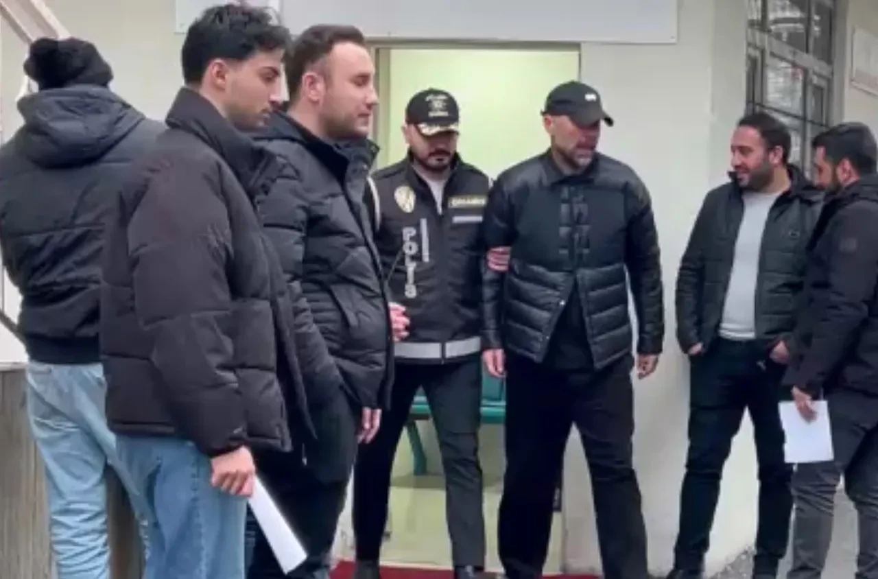 Esat Yontunç havalimanında gözaltına alındı