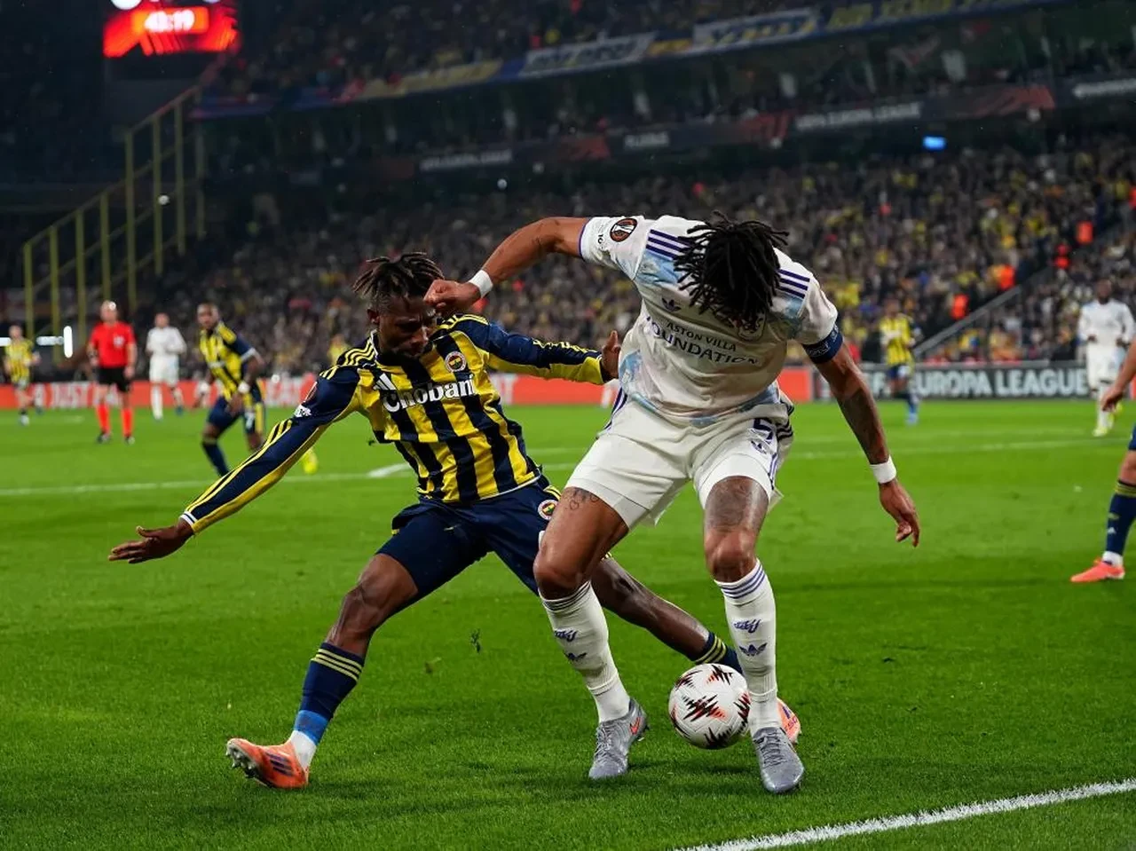 Fenerbahçe UEFA Avrupa Ligi'nde Aston Villa'ya mağlup oldu