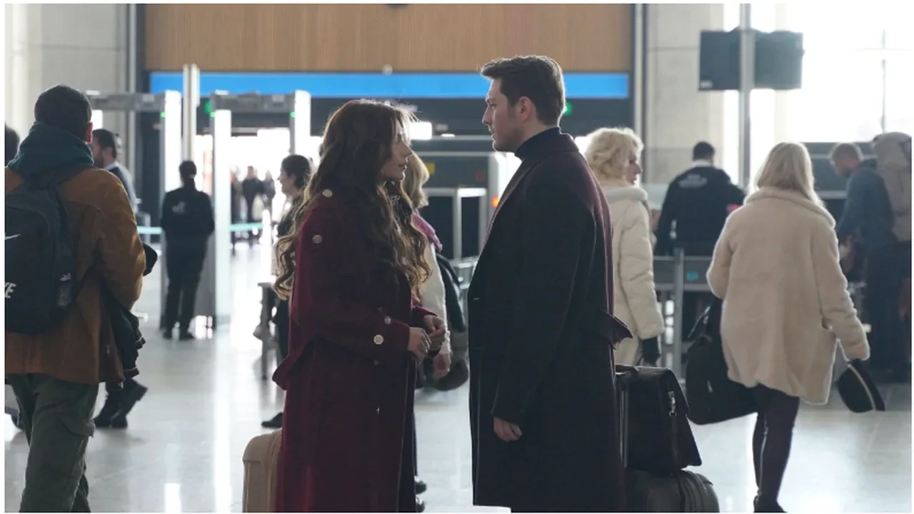 Hülya Avşar ve Fikret Kuşkan'lı Aynı Yağmurun Altında'nın afişi yayınlandı! Bahar Şahin ile Deniz Uğur'un hamlesi dikkat çekti 