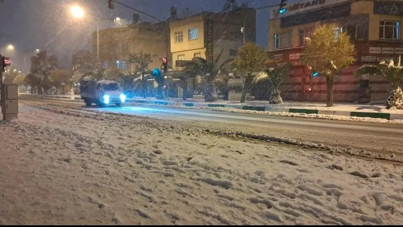 Kar tatili haberleri gelmeye başladı! Eğitime ara verildi, motokuryelere trafik yasağı geldi