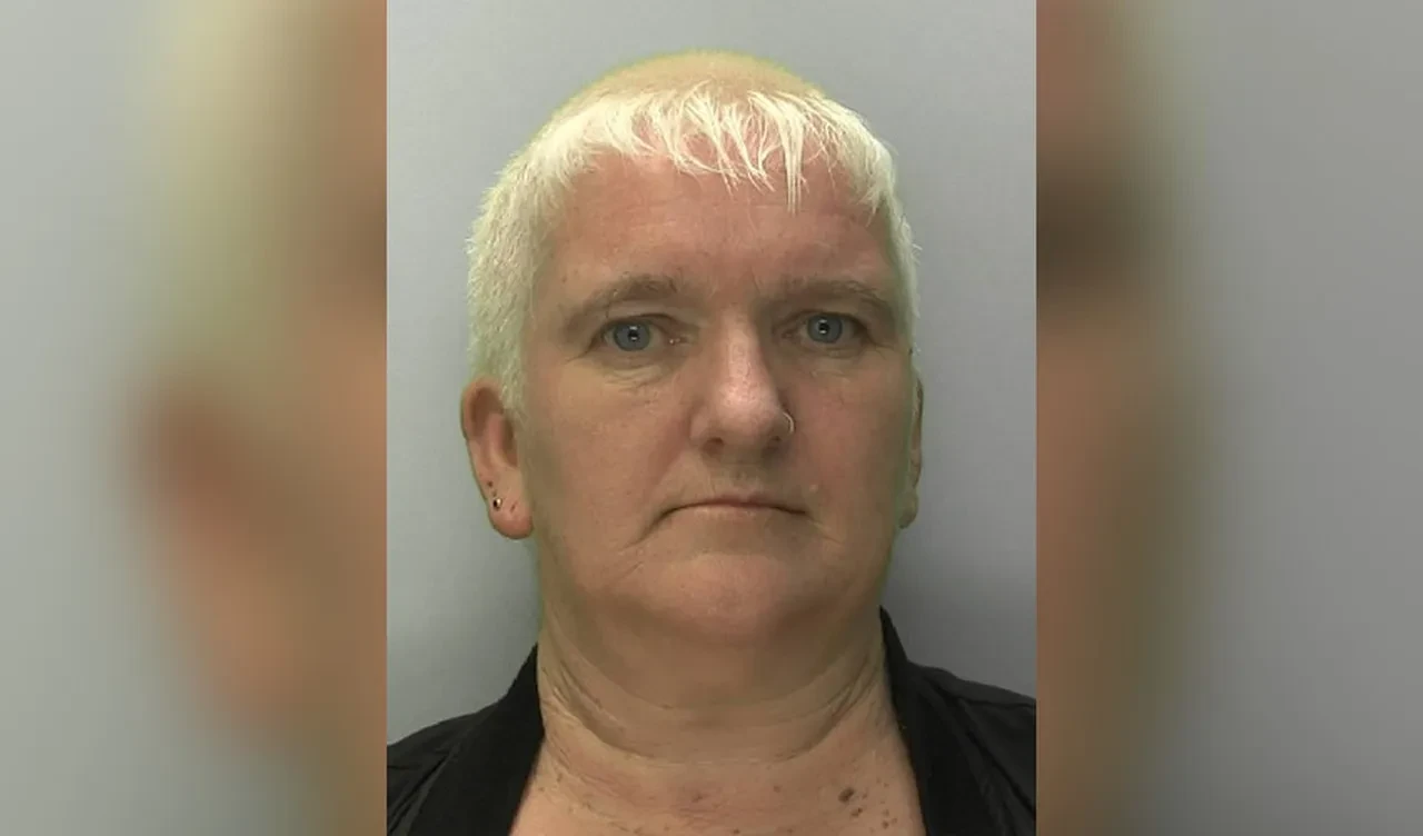 İngiltere'de kan donduran olay! Kapıyı çalıp içeri giren genç kız çeyrek asır esareti yaşadı