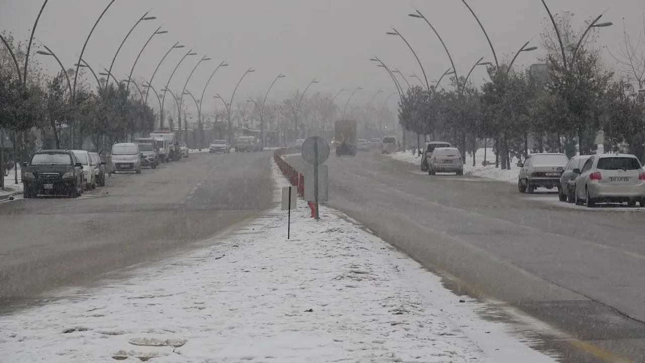 Kar tatili haberleri gelmeye başladı! Eğitime ara verildi, motokuryelere trafik yasağı geldi