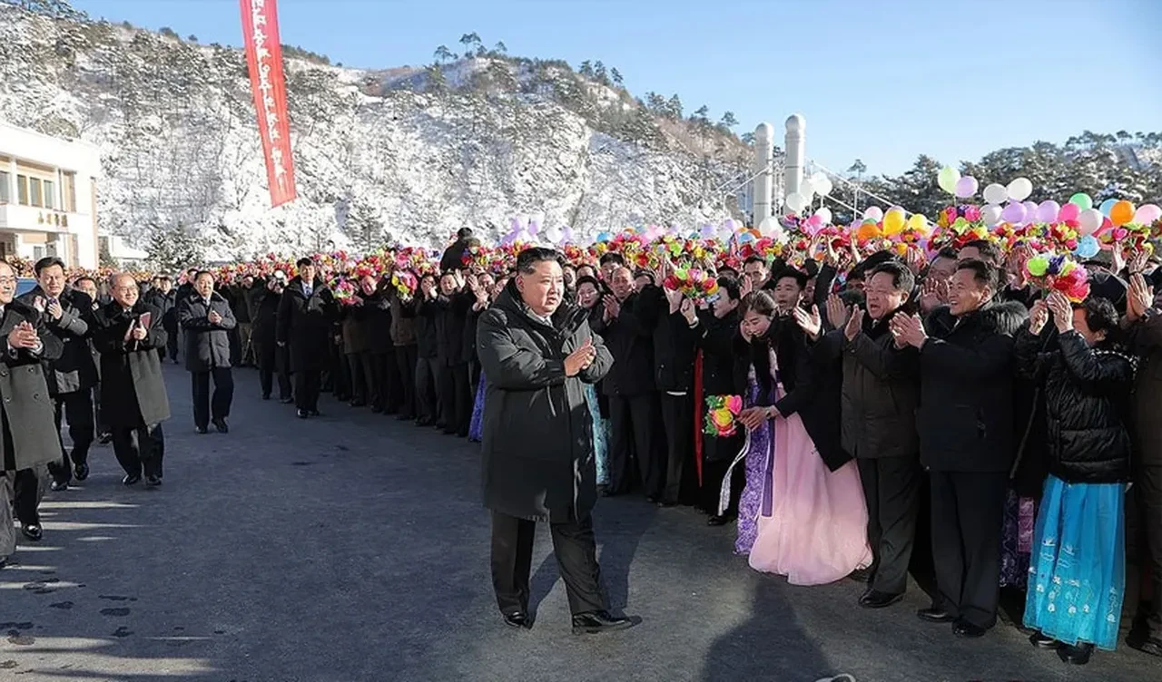 Kuzey Kore lideri Kim Jong-un'u görenler esas duruşa geçti! Kaplıca ziyaretinden paylaşılan görüntüler büyük ses getirdi