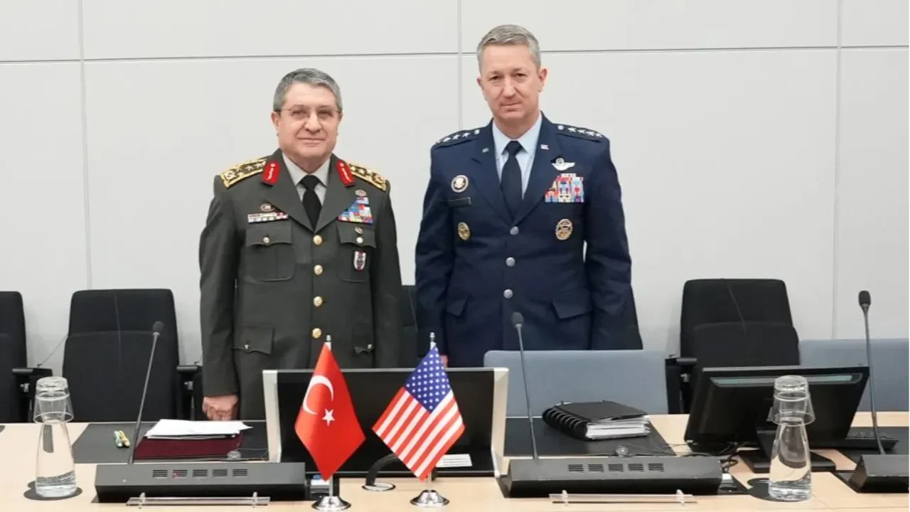 NATO'da diplomasi trafiği! Orgeneral Selçuk Bayraktaroğlu ve ABD’li mevkidaşı Orgeneral John Daniel Caine bir arada