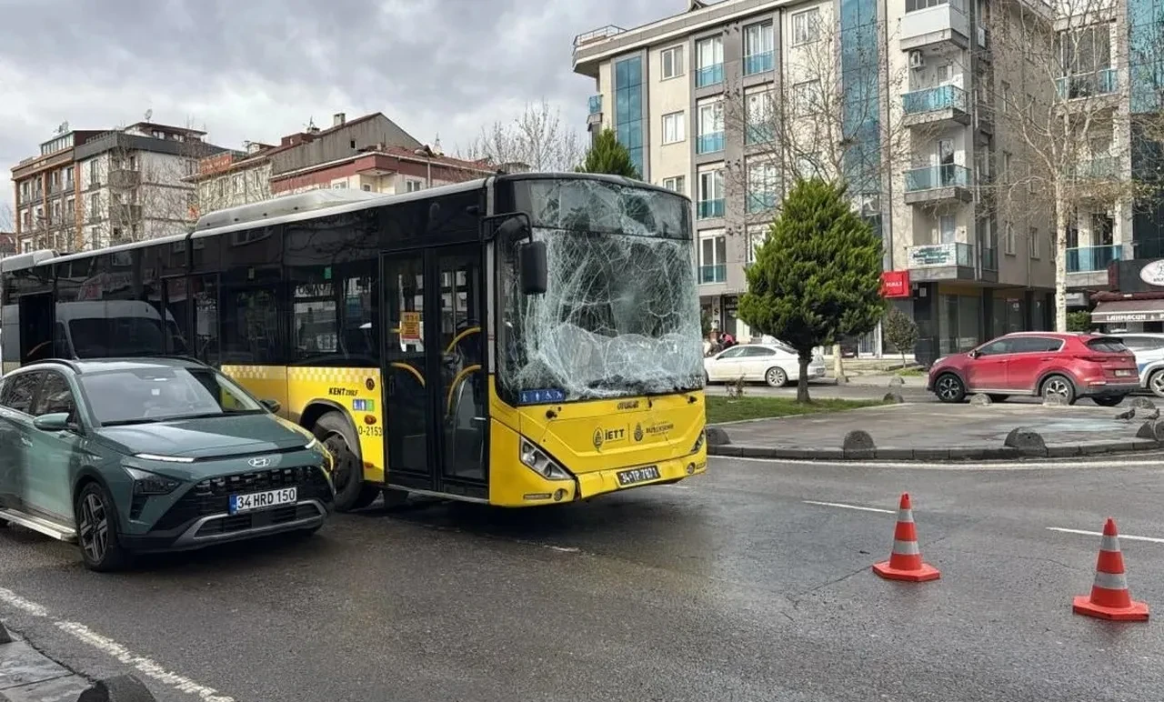 Sancaktepe'de zincirleme kaza! Çok sayıda araç birbirine girdi: Yaralılar var