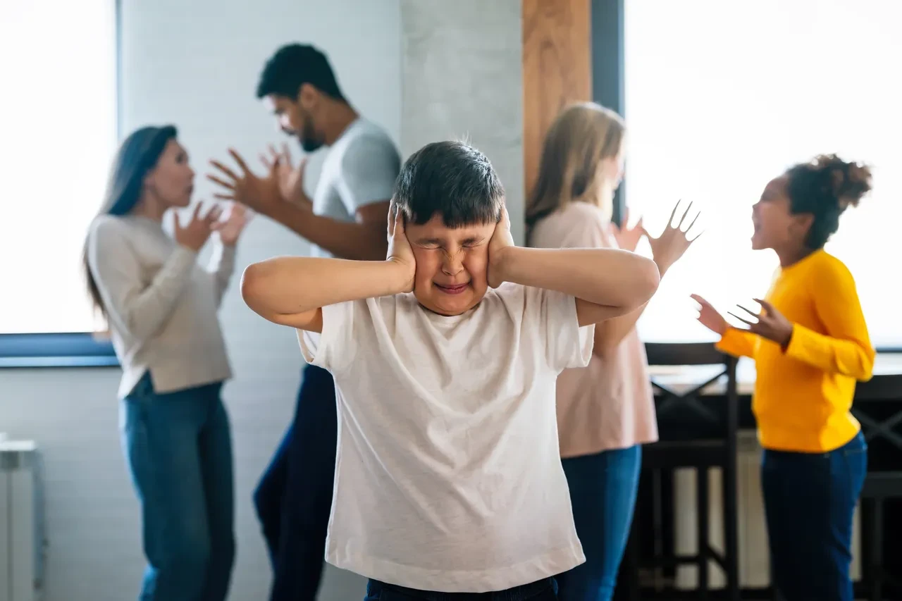 Şiddet büyüyerek geliyor! Çocuğunuzda bu davranışlar varsa dikkat