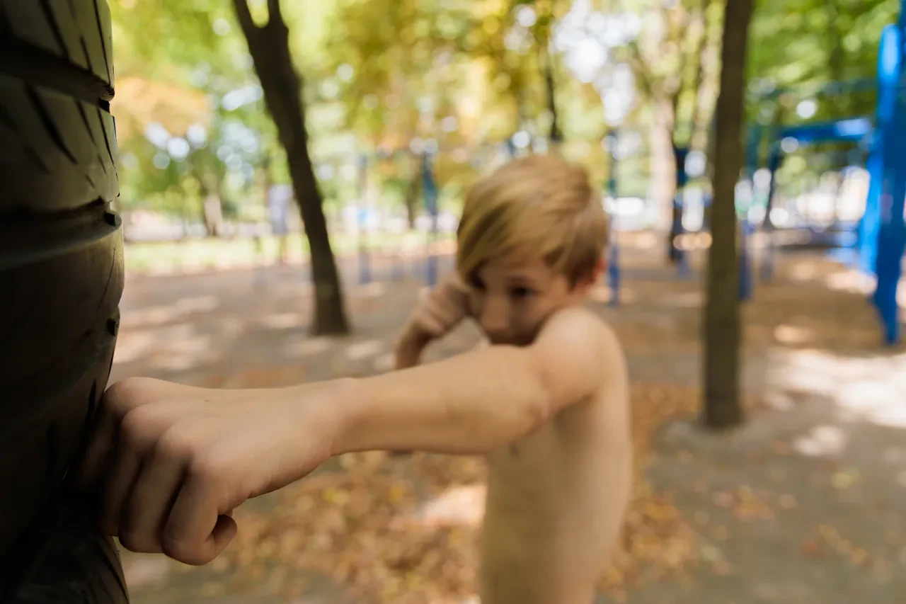 Şiddet büyüyerek geliyor! Çocuğunuzda bu davranışlar varsa dikkat