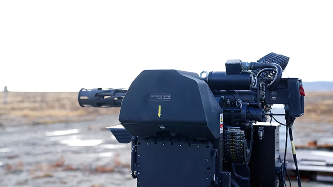 Türk mühendislerden "dron tehdidine" çözüm: Dakikada 3000 mermi yağdırıyor