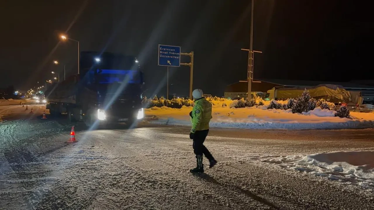 Türkiye beyaza teslim oldu! Kızıldağ'da çığ dehşeti, Pozantı'da yol kapandı ve Çorum'da kar kaza getirdi