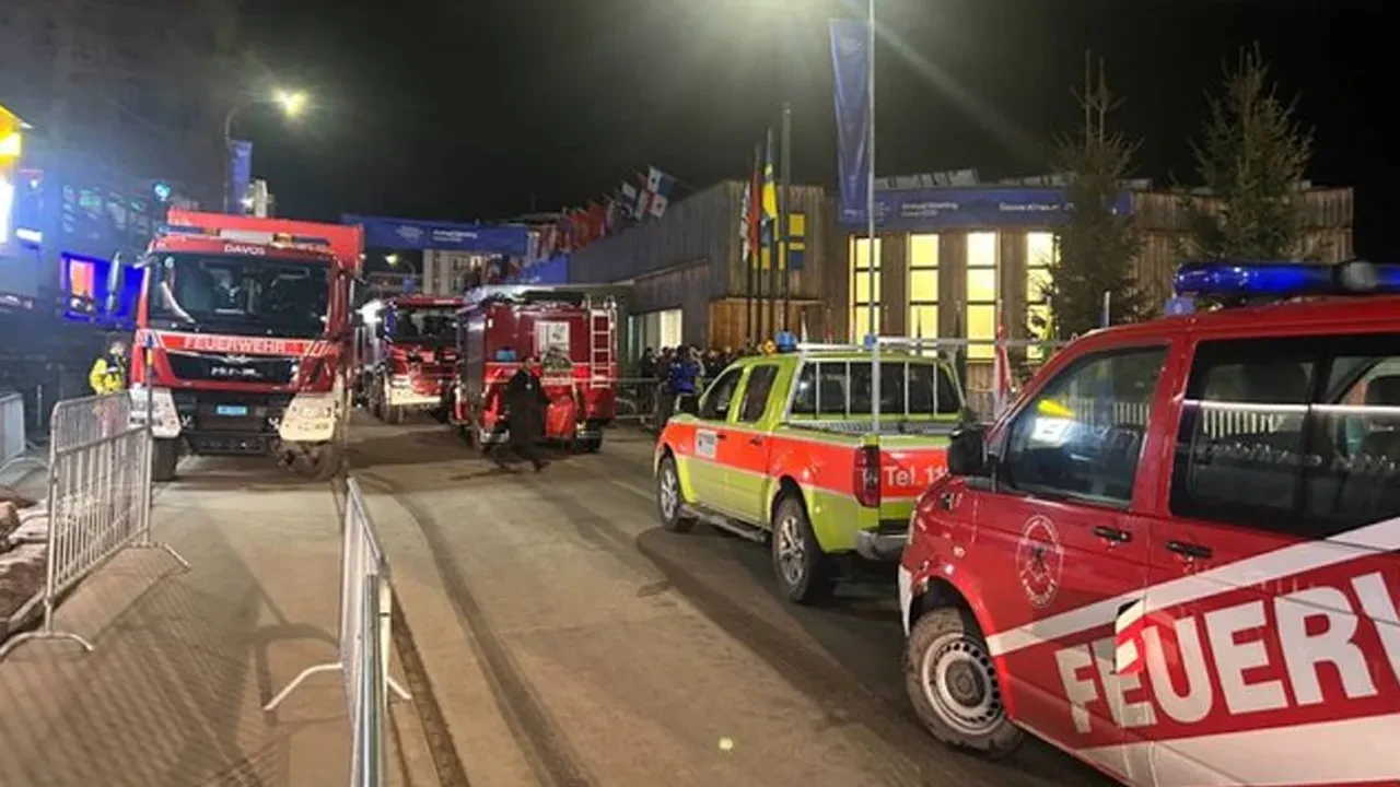 Ülke liderleri oradaydı! Davos'ta korku dolu anlar: Bina hemen tahliye edildi