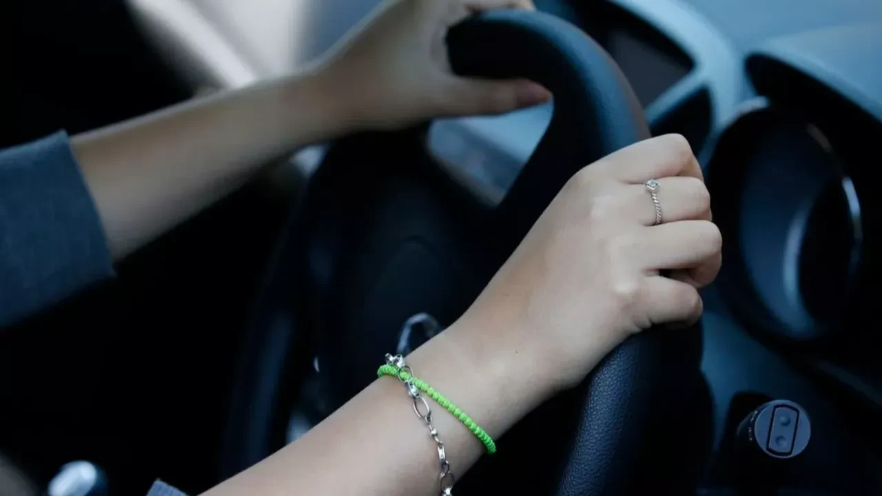 Yılların şoförleri bile yanlış biliyor: Aracı sessizce çürüten 5 alışkanlık! Yarardan çok zararı var