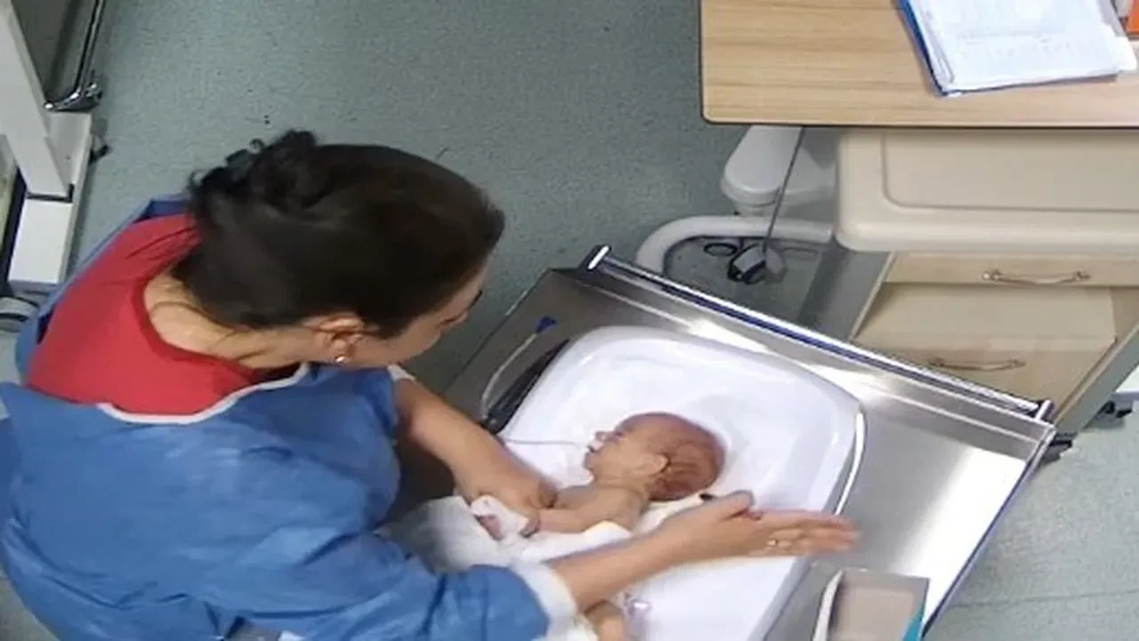 5 günlük bebeğe acımasız şiddet olayında yeni gelişme! Hemşire hakkında tutuklama kararı verildi