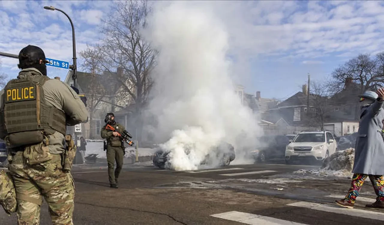 ABD'yi ayağa kaldıran skandal! ICE ajanları 5 yaşındaki çocuğu kukla gibi kullanıp gözaltına aldı