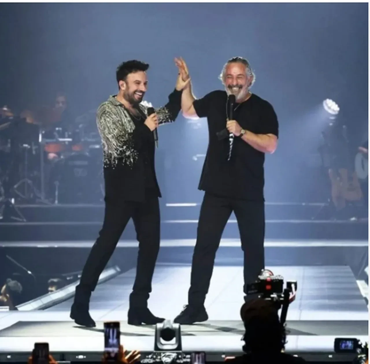 Cem Yılmaz, Tarkan konserinde gelen yaş eleştirilerini sosyal medyada tiye aldı